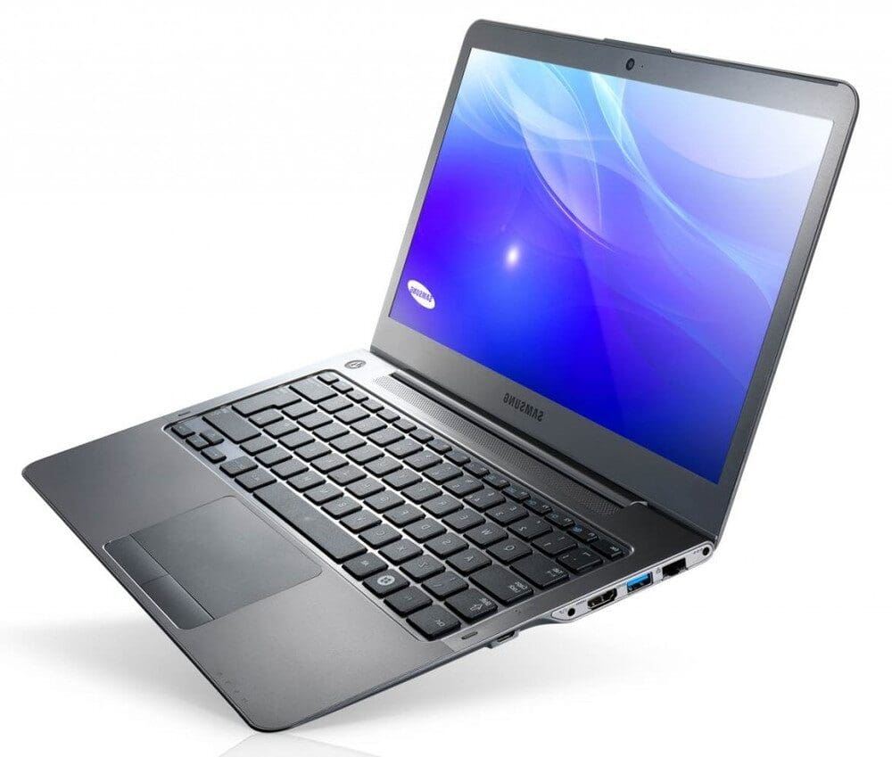Laptop voor videobewerking met powerpoint Crew Licht en Geluid